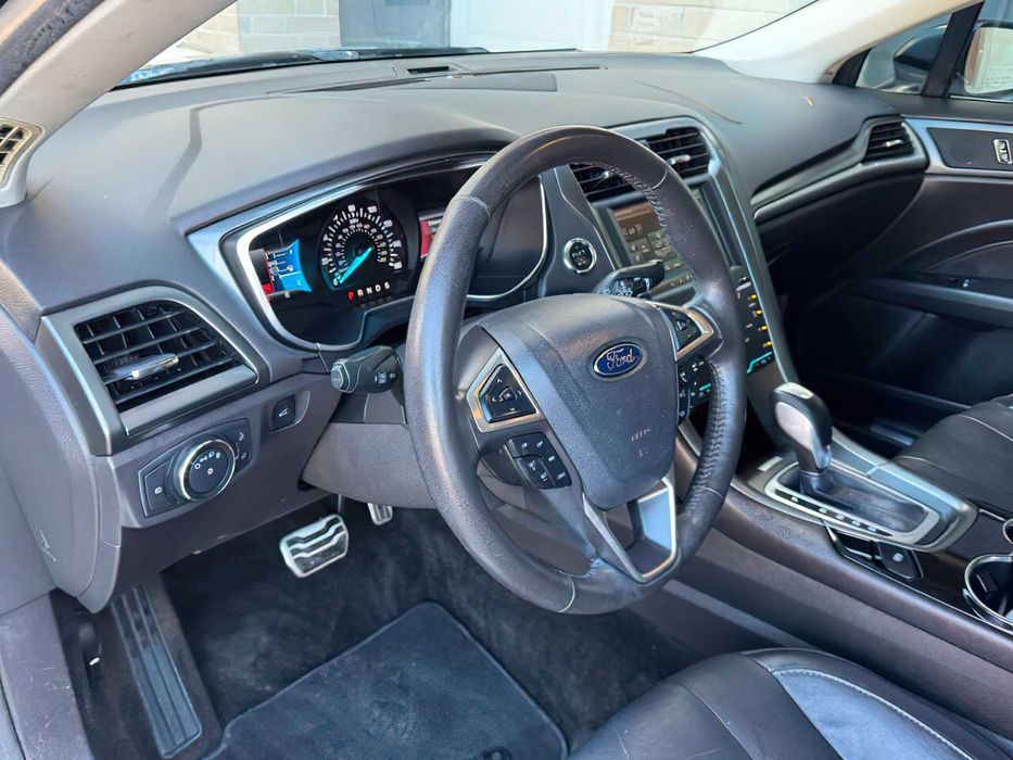 Ford Fusion Titanium      2014
