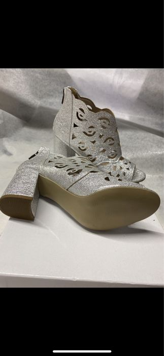 Buty na obcasie roz 37