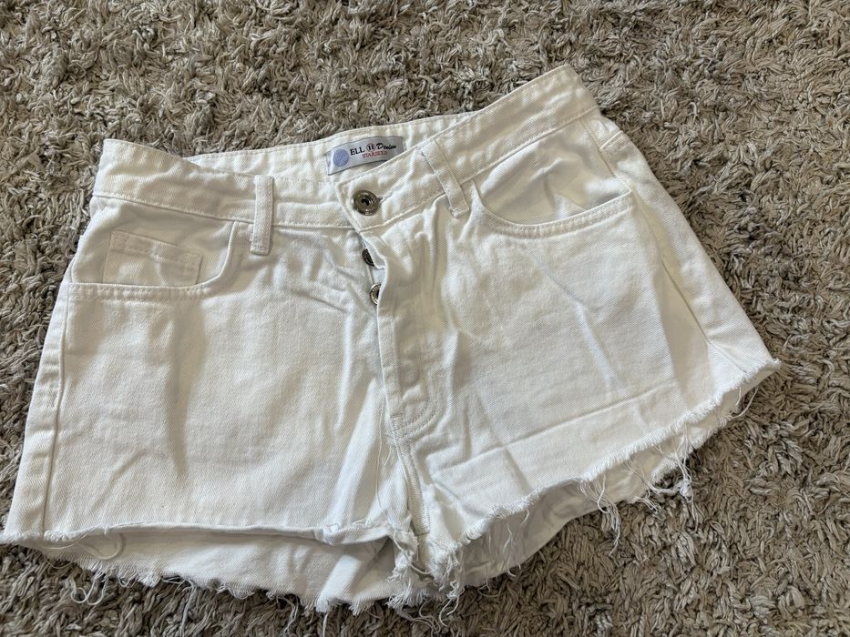 Продам джинсовые шорты