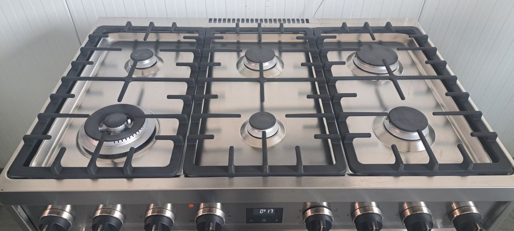 Професійна газова плита Smeg