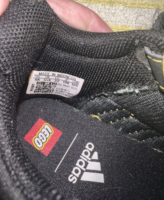 Ténis Adidas Edição LEGO (Tam. 22)