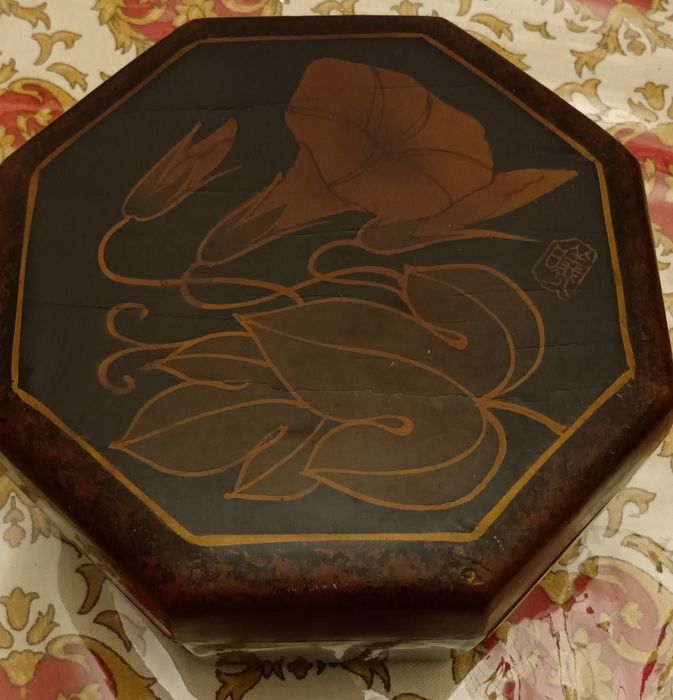 Старинная коробка