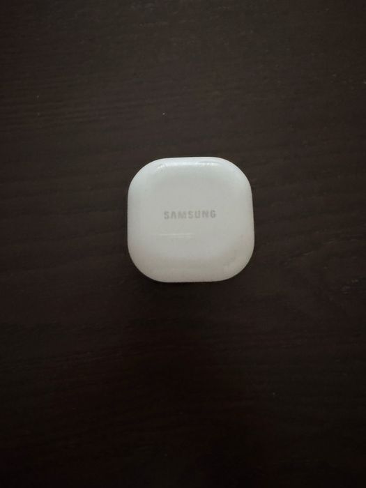 Airbuds brancos marca Samsung