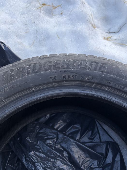 Bridgestone 215/55/17  23рік 2 шт