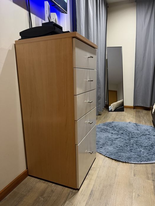 Cómoda com 5 gavetas