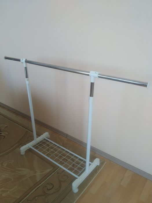 Підлогова вішалка