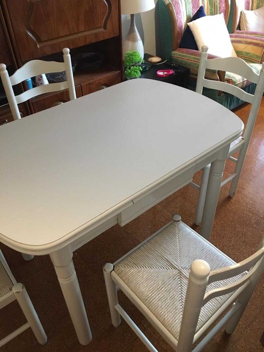 Mesa Extensível com 4 Cadeiras