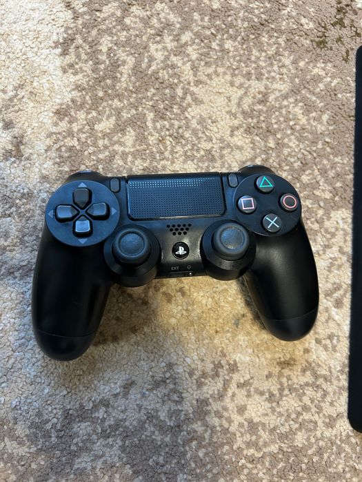 Ps4 slim 1TB como nova + comando original