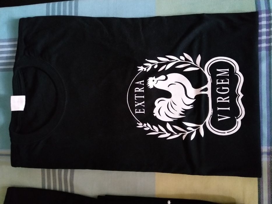 T-shirts pretas, diversos motivos, tamanho M, NOVAS