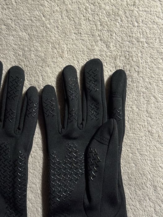 Rękawiczki Nike – idealne na trening i chłodne dni!