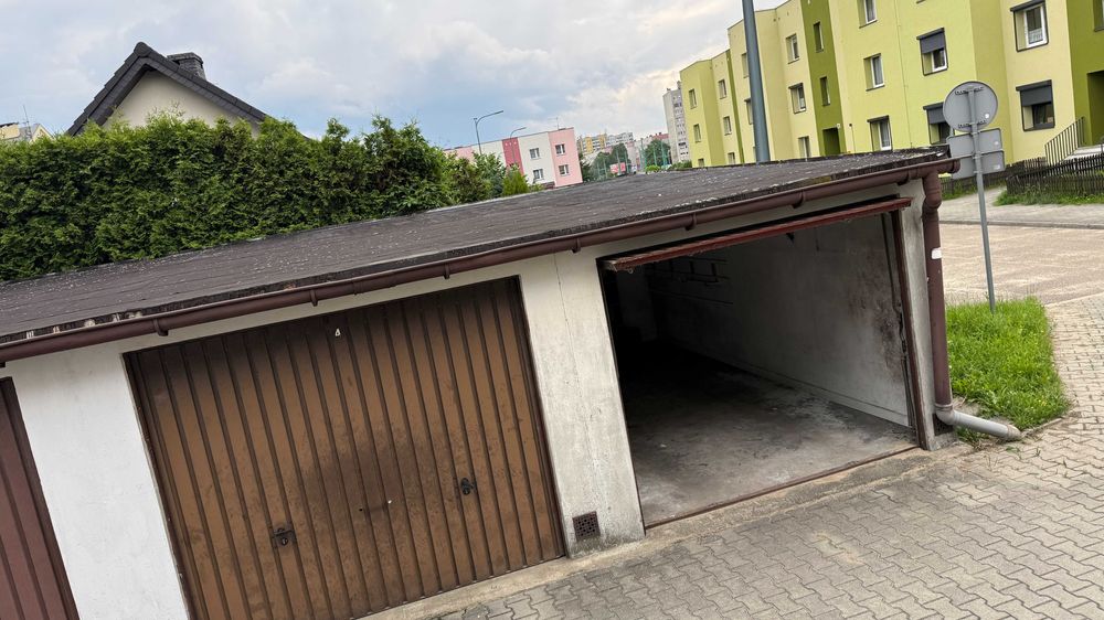 Garaż do wynajęcia, murowany, ocieplony, czysty – Tychy, Reja 33