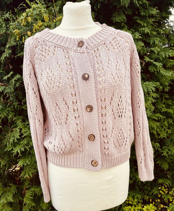 Ażurowy sweterek drewniane guziki