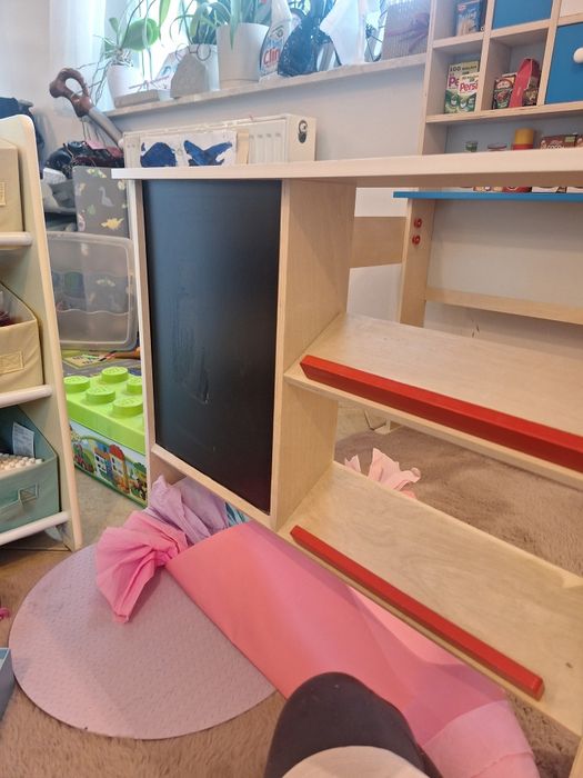 Drewniany sklep z Lidl