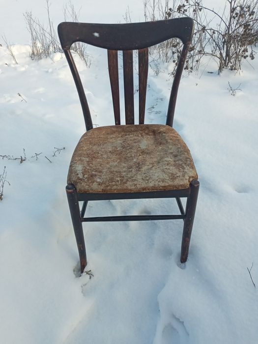 Стул деревянный ,устойчивый