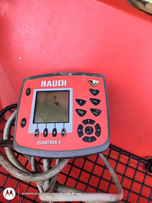 Rozsiewacz KUHN AXIS 40.1 W