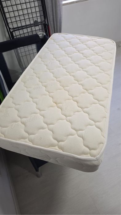 Cama de viagem como novo com colchao ortopedico