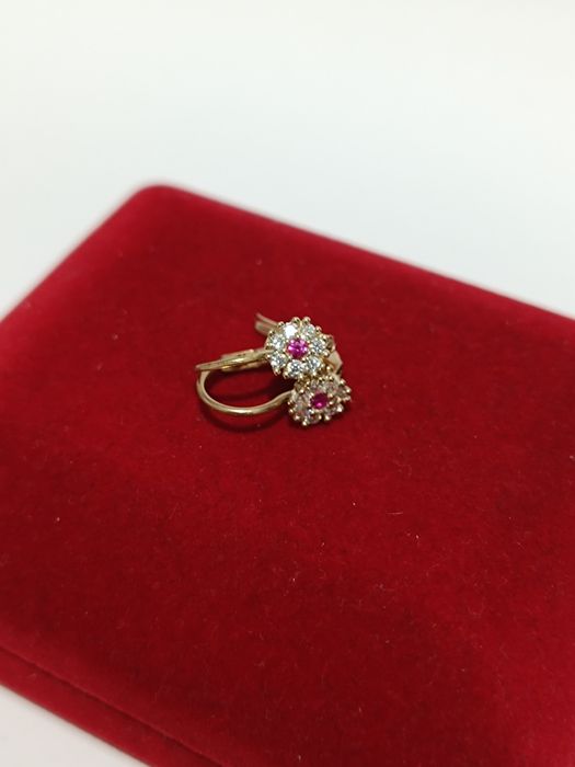 Złote kolczyki kwiatek z różowym oczkiem, złoto 333