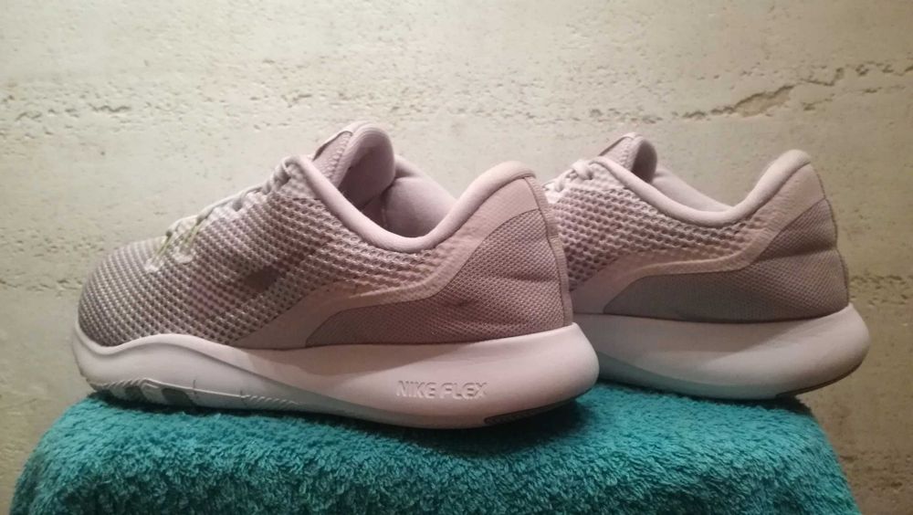 Buty do biegania NIKE FLEX TRAINER 7 r.39 stan bardzo dobry