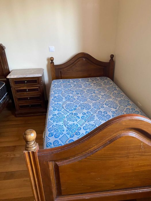 Cama individual com colchão