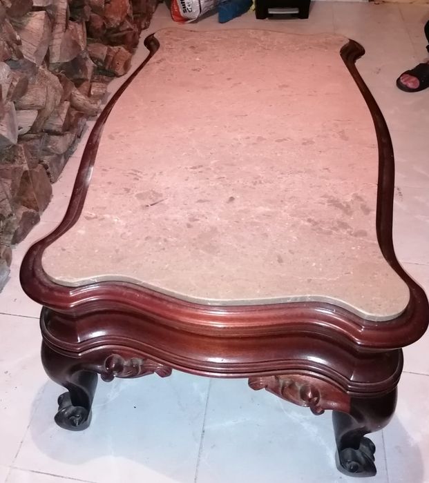 Mesa centro sala em nogueira e granito impecável