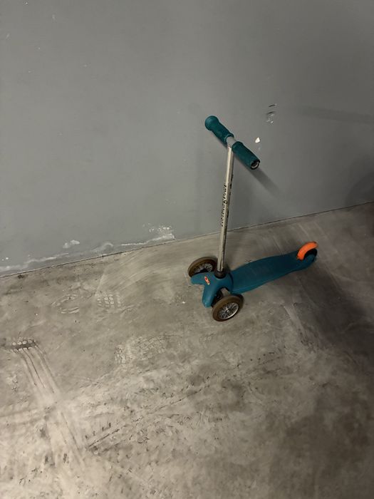 Trotinete e biciclete