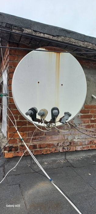 Супутникова  тарілка з тюнером