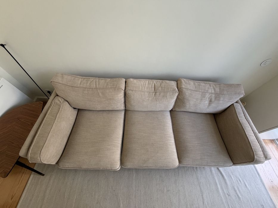 Sofá 3 Lugares Área Store Bege / Pés Madeira - Como Novo
