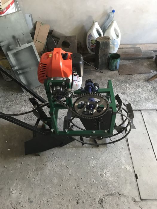 Продам мотопідгортач, мотоокучник.  Ціна без двигуна і окучника (рала)