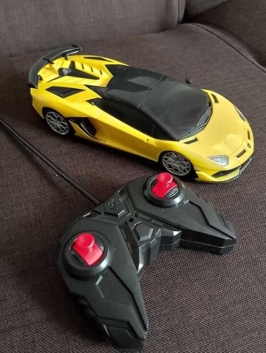 Zestaw ubrań damskich.