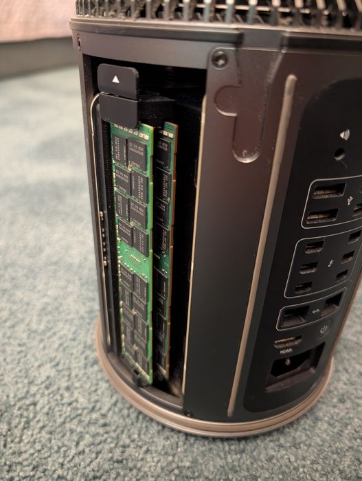 Mac Pro 2013 1ТБ 64ГБ ОЗУ