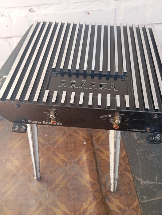 Автомобільний підсилювач звуку