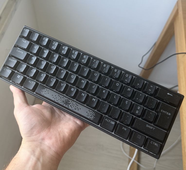 Teclado Mecânico Corsair K65 RGB Mini 60%