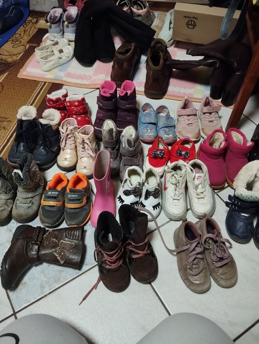 Взуття для дівчинки