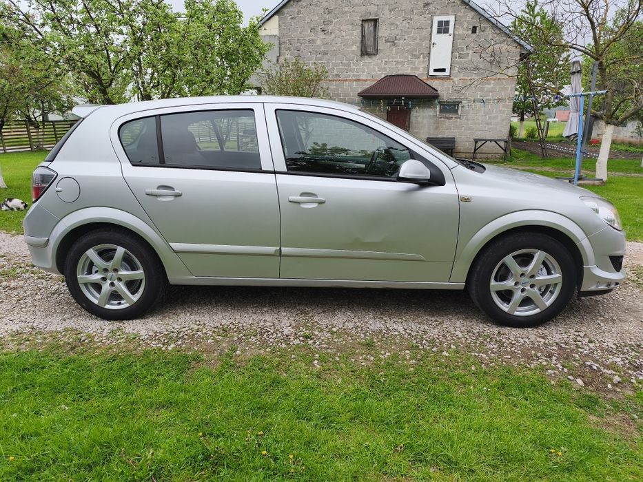 Opel Astra 1.6 16v B. 2007rok