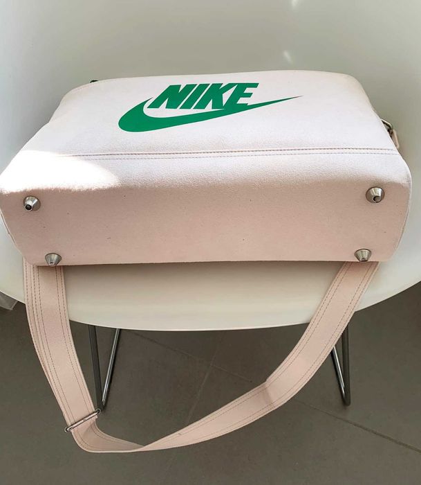 Mala tiracolo NIKE. Nova (com etiqueta)