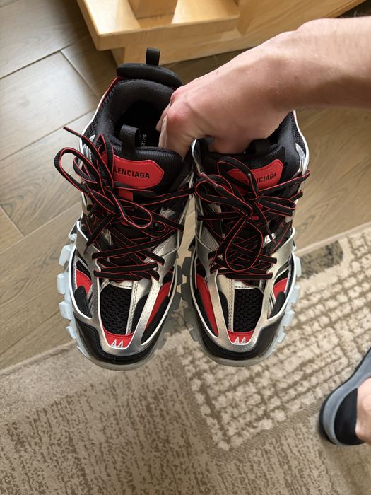 баленсіага траки1