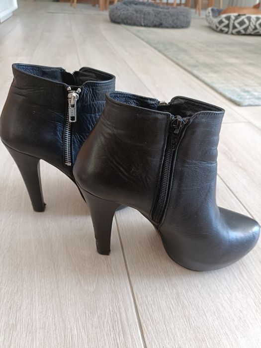 Botins pretos 38