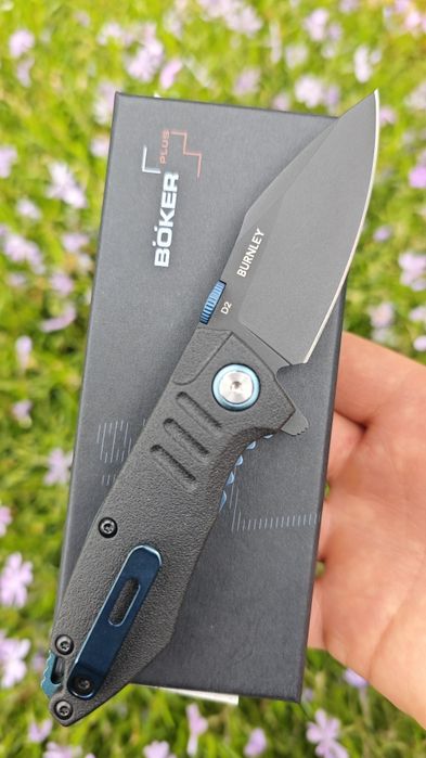 Boker Plus Bend Blackout: помічник відкриття, клинок D2, накладки GFN, дизайнер Lucas Burnley. Чудовий ніж з помічником відкриття. На кожен день EDC