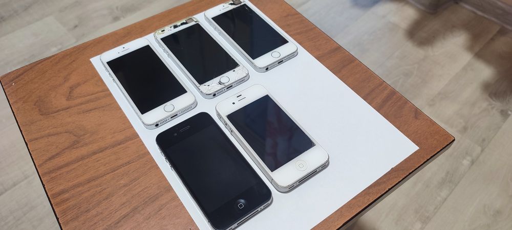 Лот айфонів  5s, 4, 4s!