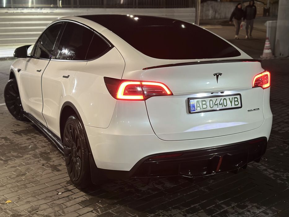 Tesla Y 2023 рік,пробіг 15 тис(ціле,нефарбоване авто)