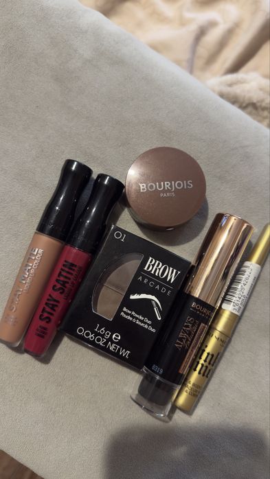 Косметика тени пудра блеск помада консилер подводка