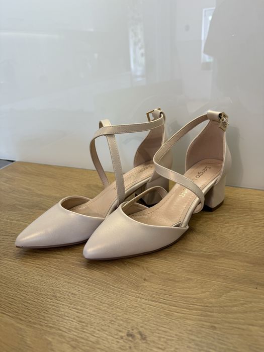 Czółenka ecru rozmiar 36