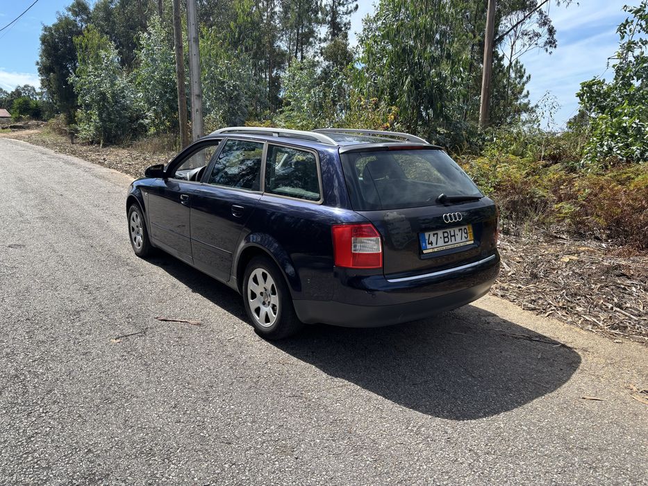 Audi A4 Avant (8E) 1.9 TDI 131cv (2001) - Azul - Carrinha Espaçosa e Fiável