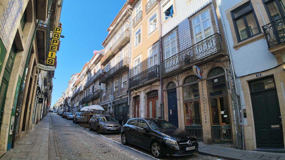 Trespasse de Restaurante Equipado e Licenciado na Rua do Almada, Porto – Oportunidade Única