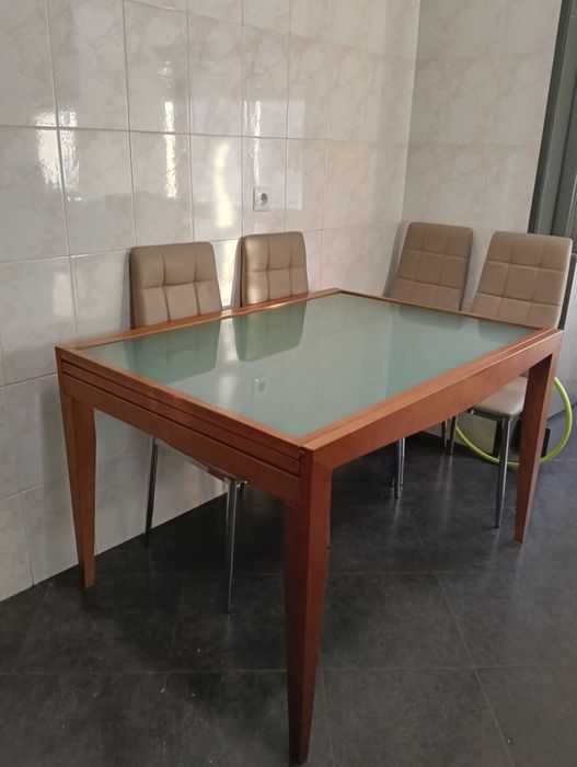 Mesa de jantar em vidro temperado