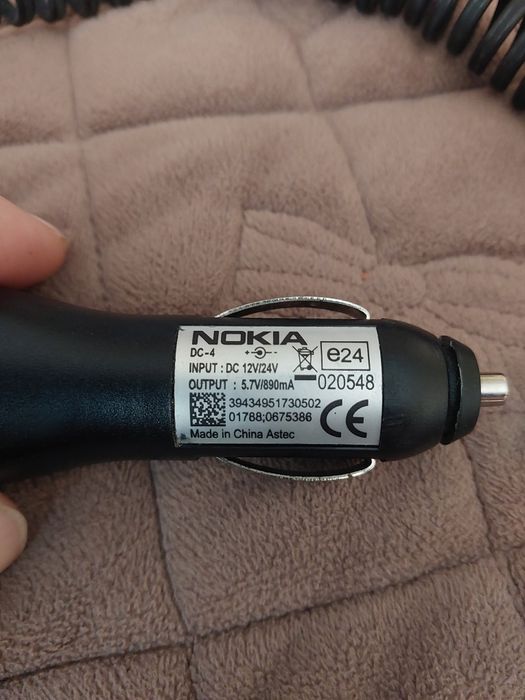 Оригінальний автомобільний зарядний пристрій Nokia DC-4