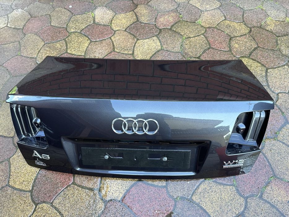 Klapa Audi A8 D3 W12 4E maska emblematy znaczki