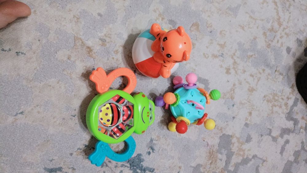 Брязкальця ,іграшки, дитячі брязкальця