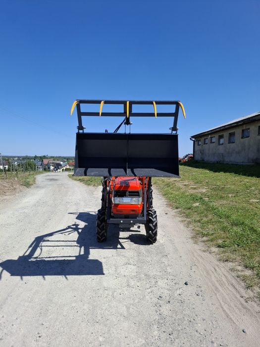 Traktorek japoński 4x4 Kubota GL 241 z ładowaczem łyżko krokodyl