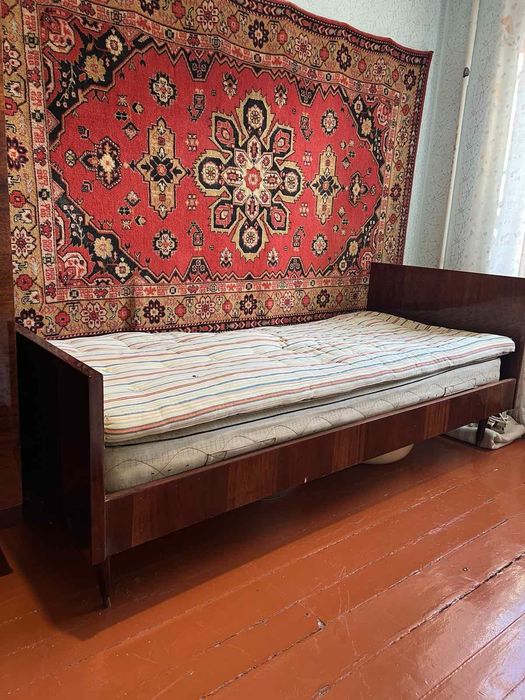 Набір мебелі шафа , ліжко,сервант